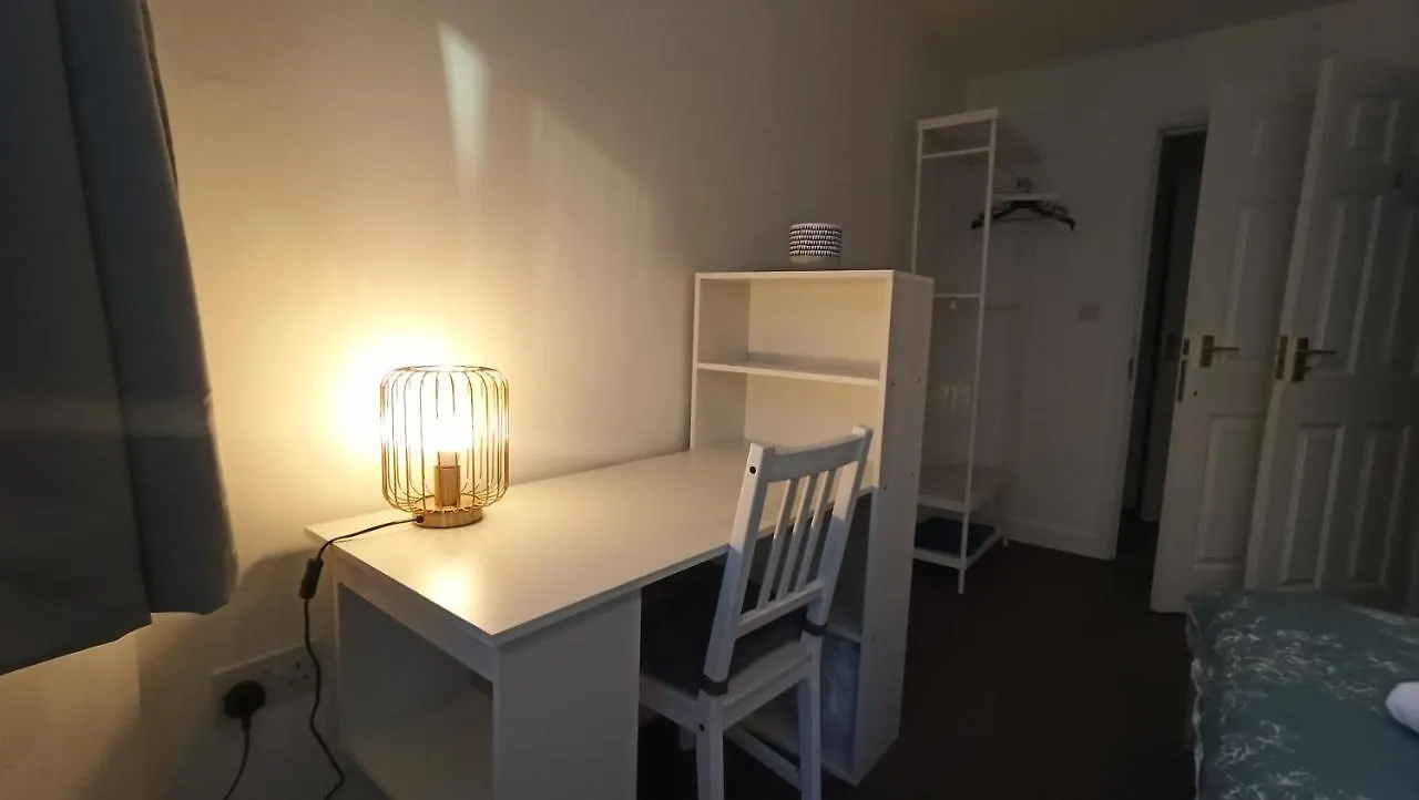 Bright, Chilled Ensuite Db Room In A Shared Flat! 伦敦