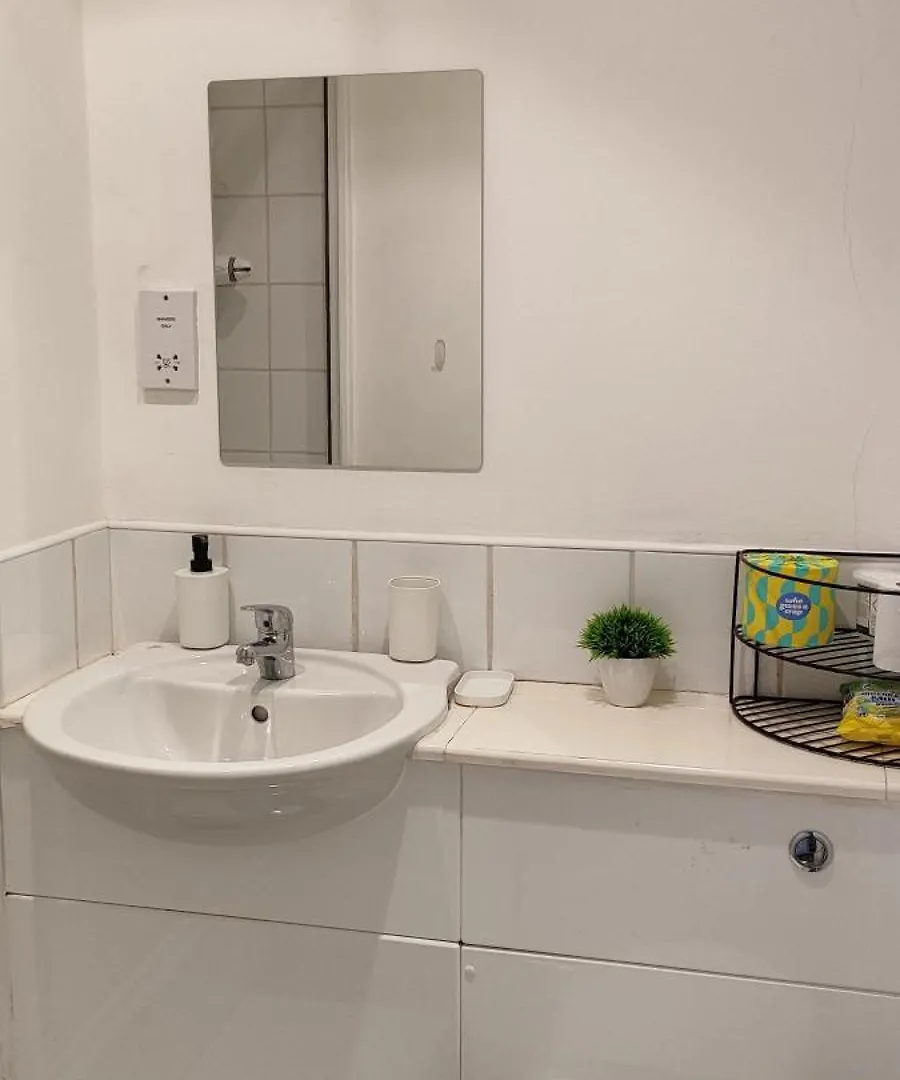 Bright, Chilled Ensuite Db Room In A Shared Flat! 伦敦 民宿